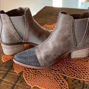 report zerega bootie